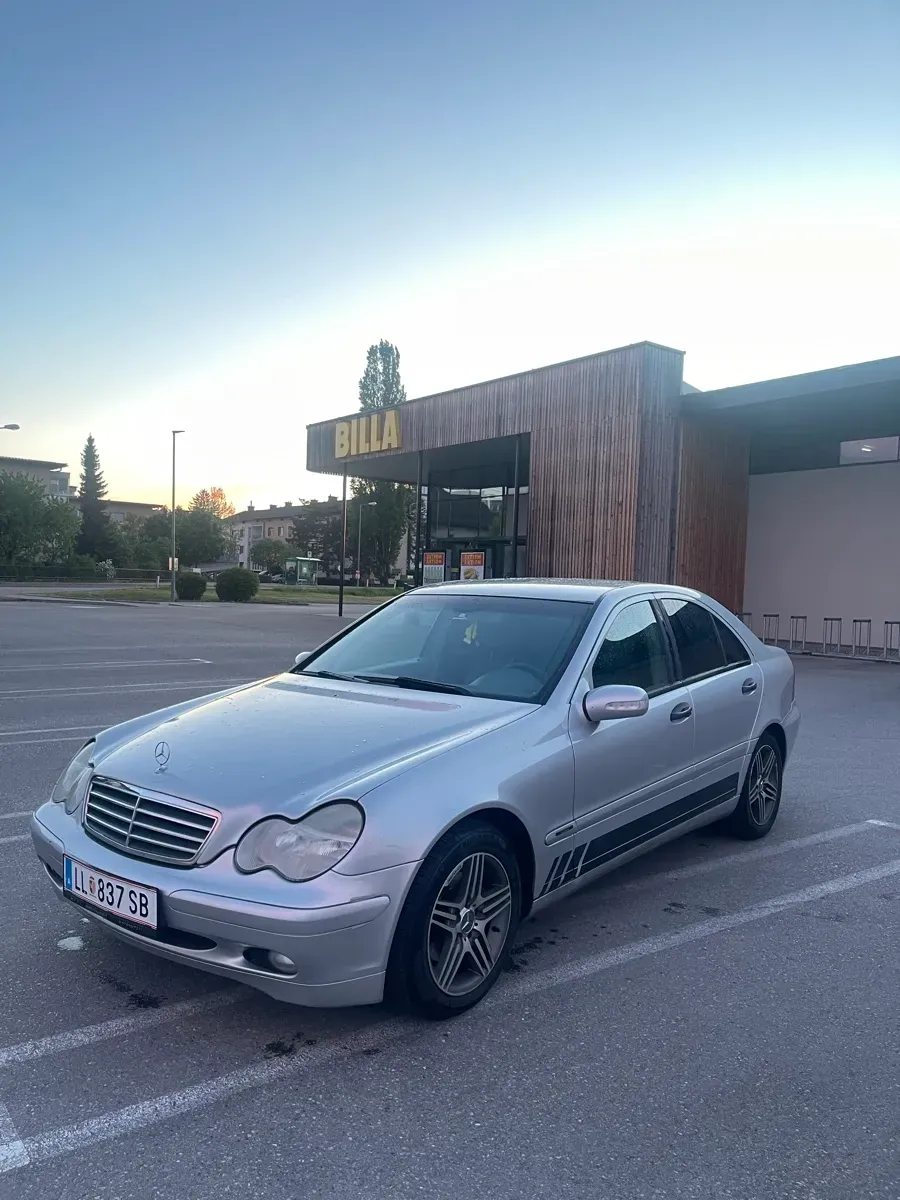 Mercedes-Benz C-Class 2003 photo 2