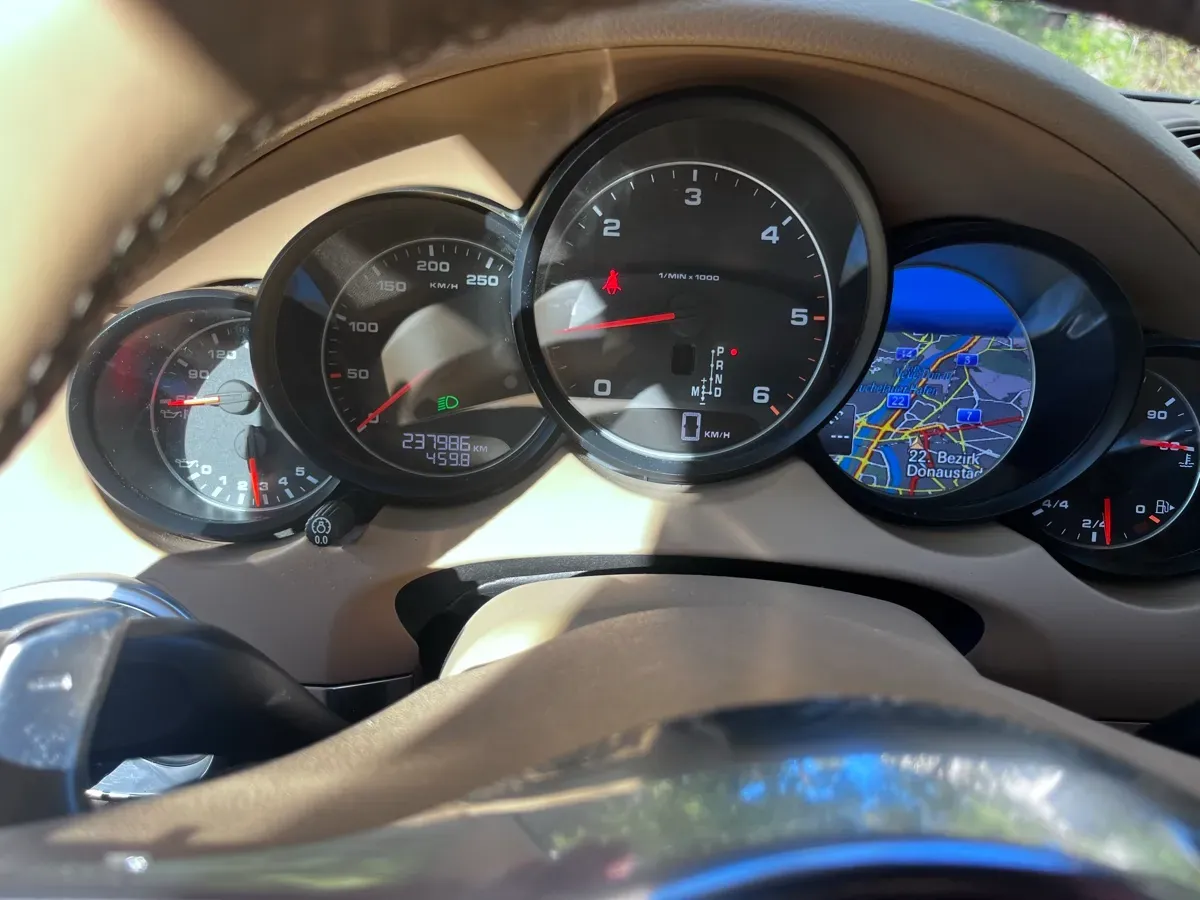 Porsche Cayenne 2012 photo 3