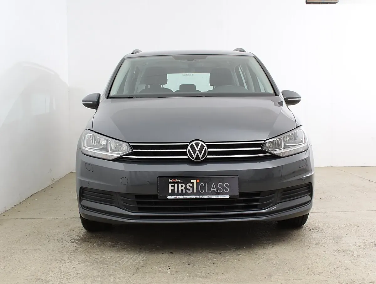 Volkswagen Touran 2022 photo 2