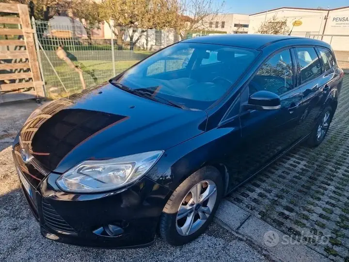 Ford Focus 2011 photo 2