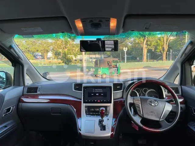 Toyota Vellfire 2010 photo 3