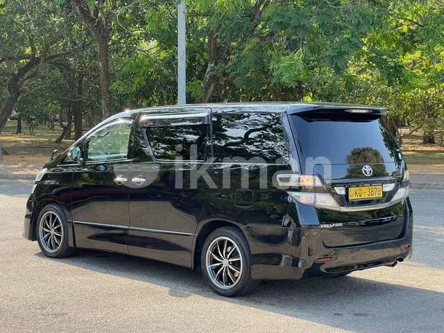 Toyota Vellfire 2010 photo 2