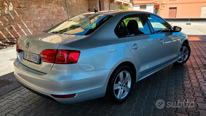 Volkswagen Jetta 2012 photo 3