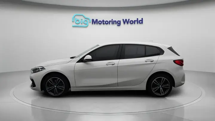 BMW 1 Series 2023 photo 5
