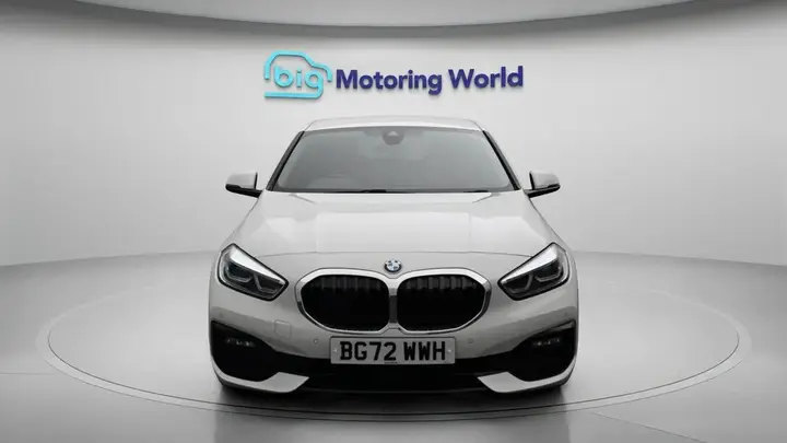 BMW 1 Series 2023 photo 3