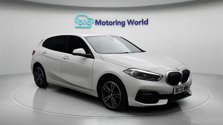 BMW 1 Series 2023 photo 2