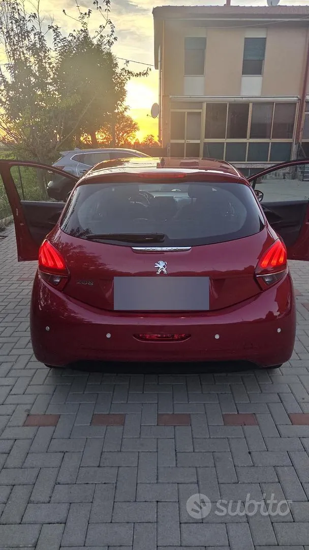 Peugeot 208 2015 photo 2