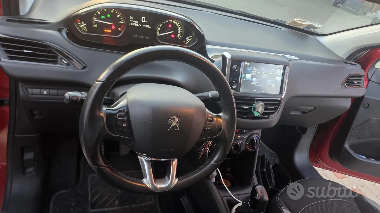 Peugeot 208 2015 photo 4