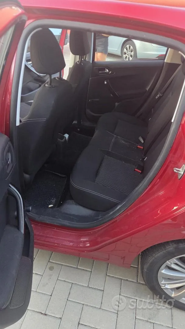 Peugeot 208 2015 photo 5