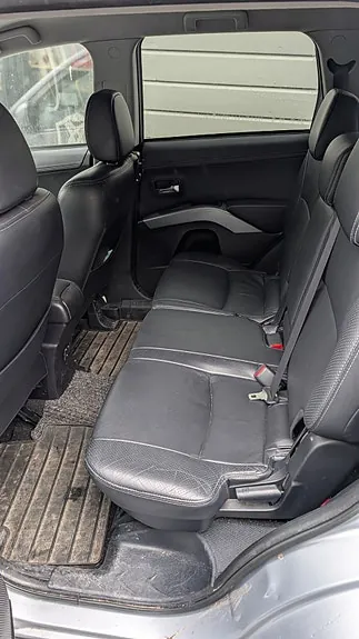 Mitsubishi Outlander 2010 photo 2