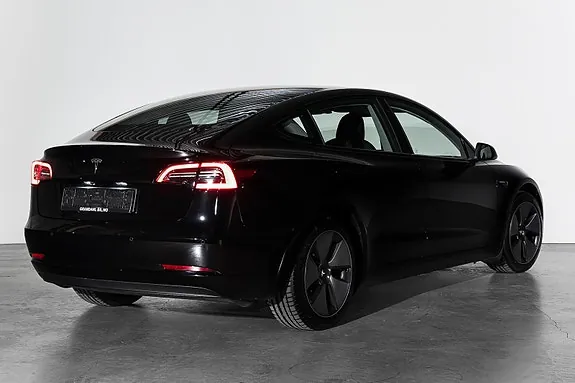Tesla Model 3 2022 photo 3