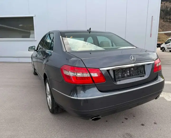 Mercedes-Benz E-Class 2010 photo 2