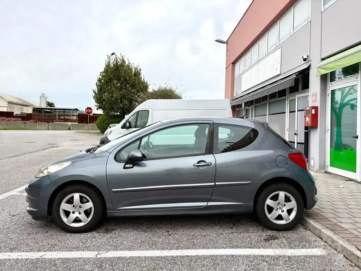 Peugeot 207 2009 photo 4
