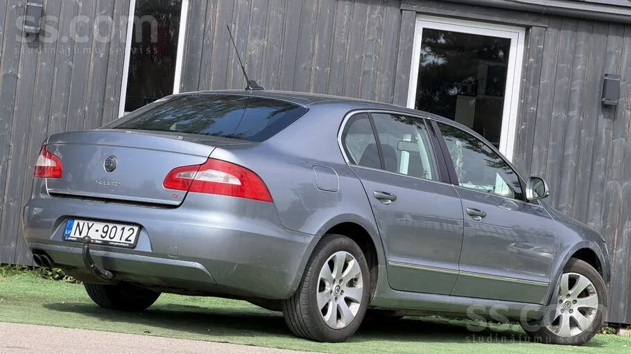 Skoda Superb 2009 photo 4