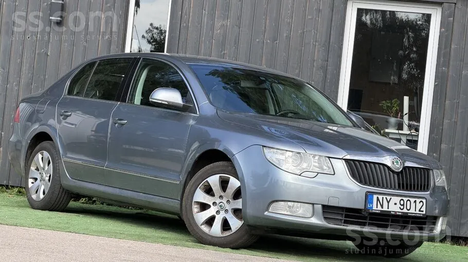 Skoda Superb 2009 photo 2