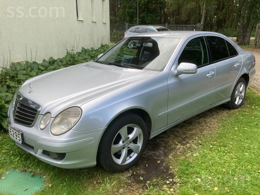 Mercedes-Benz E200