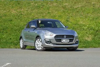 Suzuki Swift 2022 photo 2