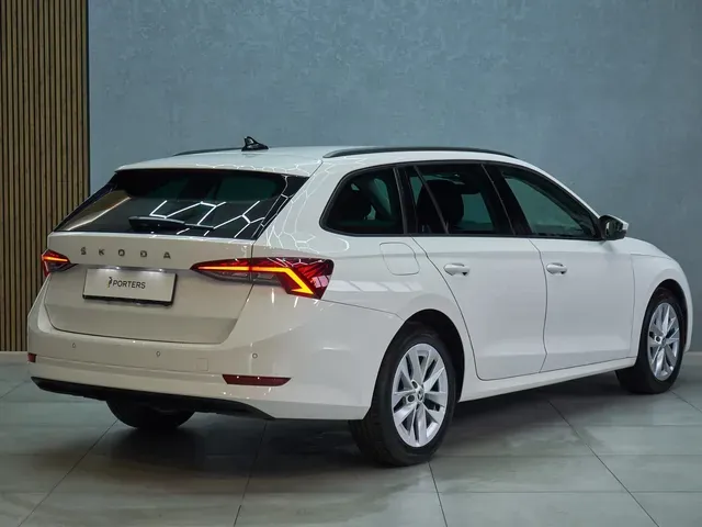 Skoda Octavia Combi 2021 photo 2