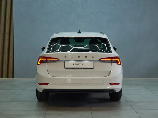 Skoda Octavia Combi 2021 photo 3