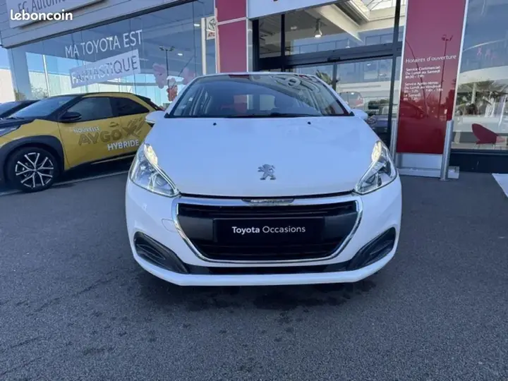 Peugeot 208 2017 photo 2