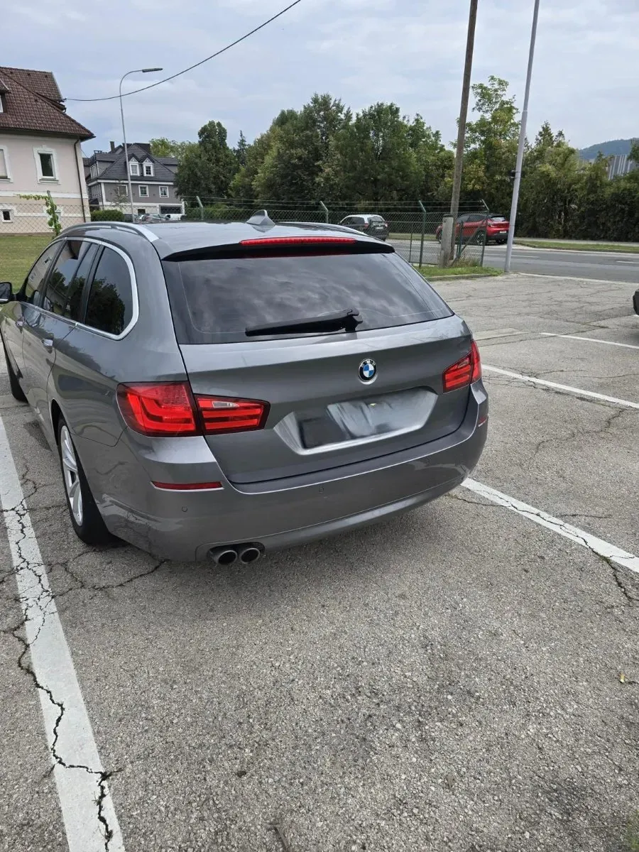 BMW 5 Series 2012 photo 2