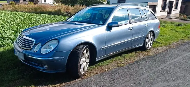 Mercedes-Benz W211