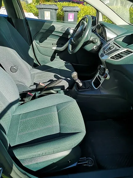 Ford Fiesta 2012 photo 2