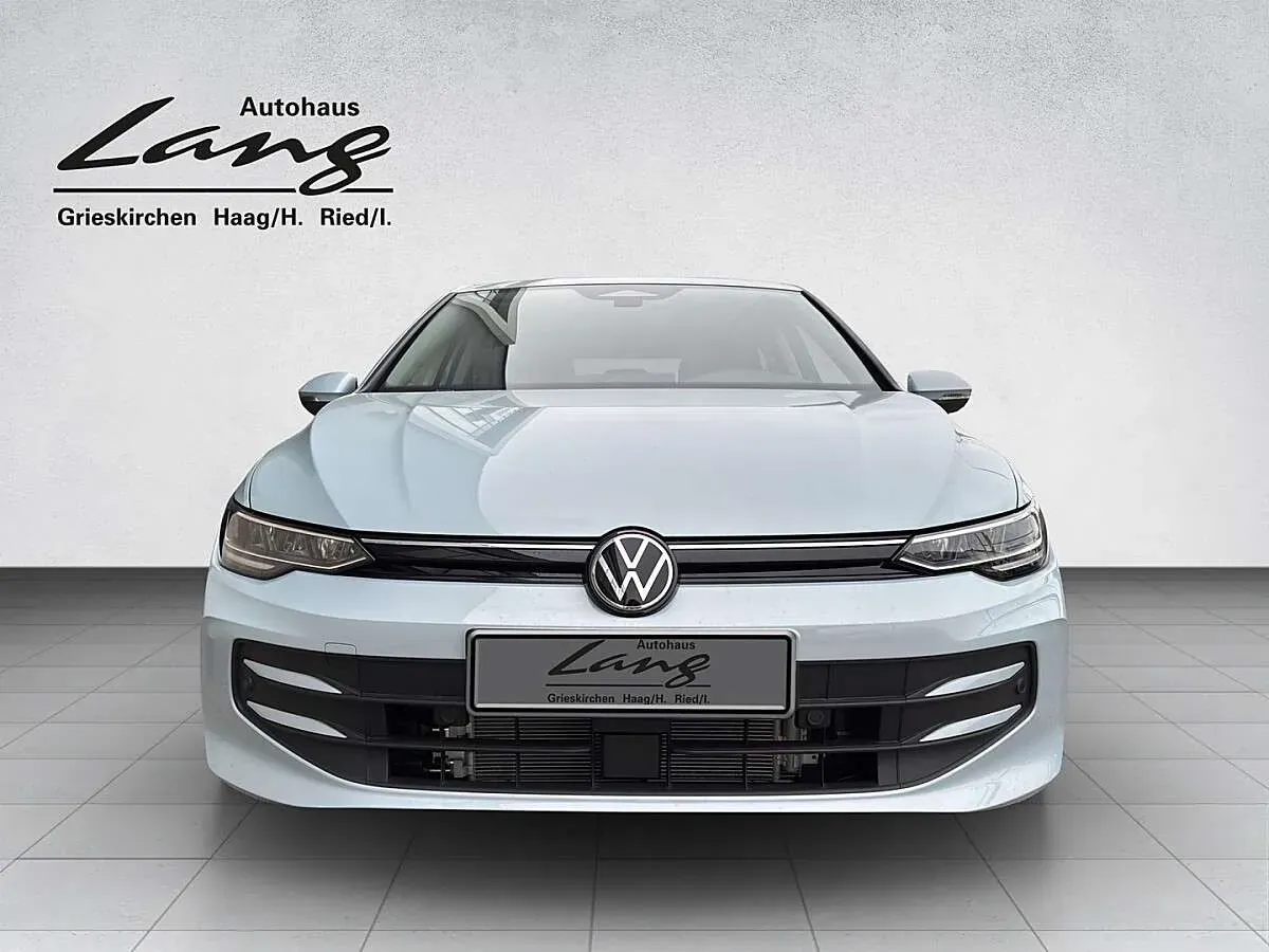 Volkswagen Golf 2026 photo 2