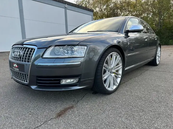 Audi S8