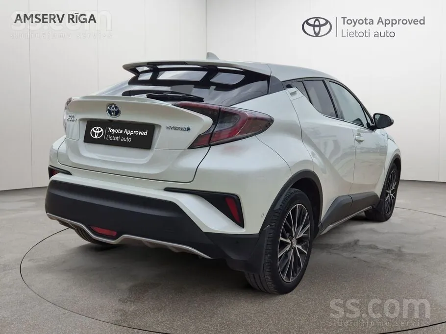 Toyota C-Hr 2018 photo 2