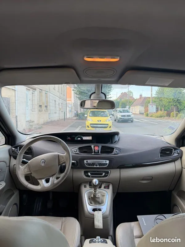 Renault Scenic 2011 photo 3