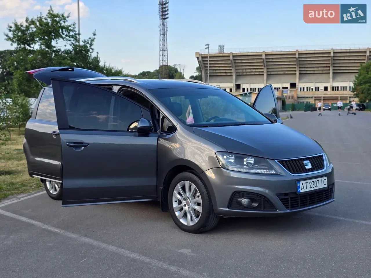 Seat Alhambra 2011 photo 4