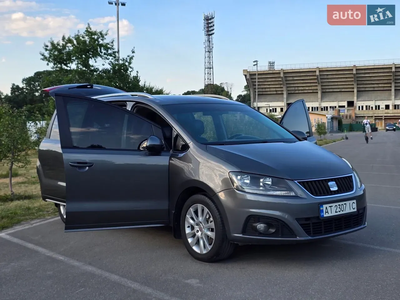 Seat Alhambra 2011 photo 3