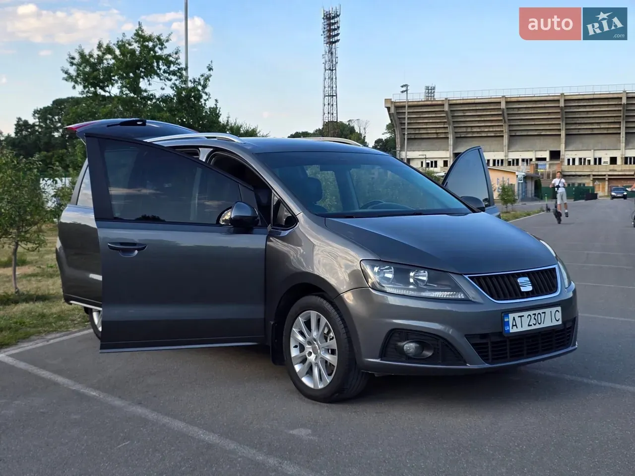 Seat Alhambra 2011 photo 2