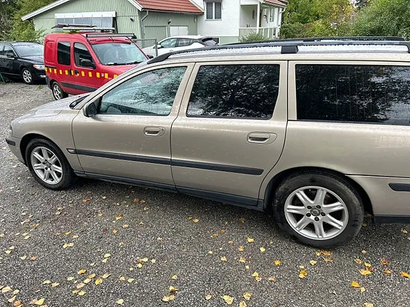Volvo V70 2004 photo 2