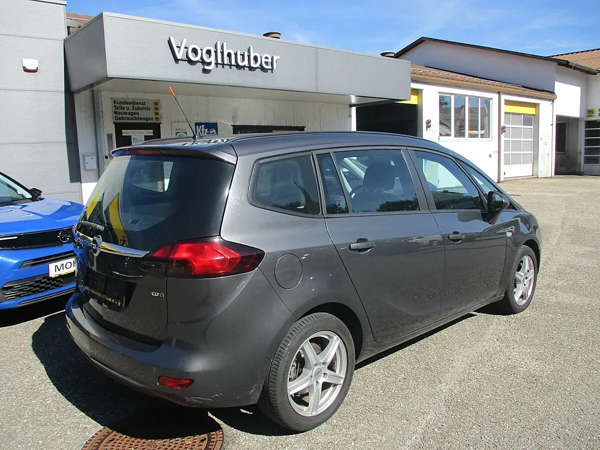 Opel Zafira Tourer 2012 photo 2