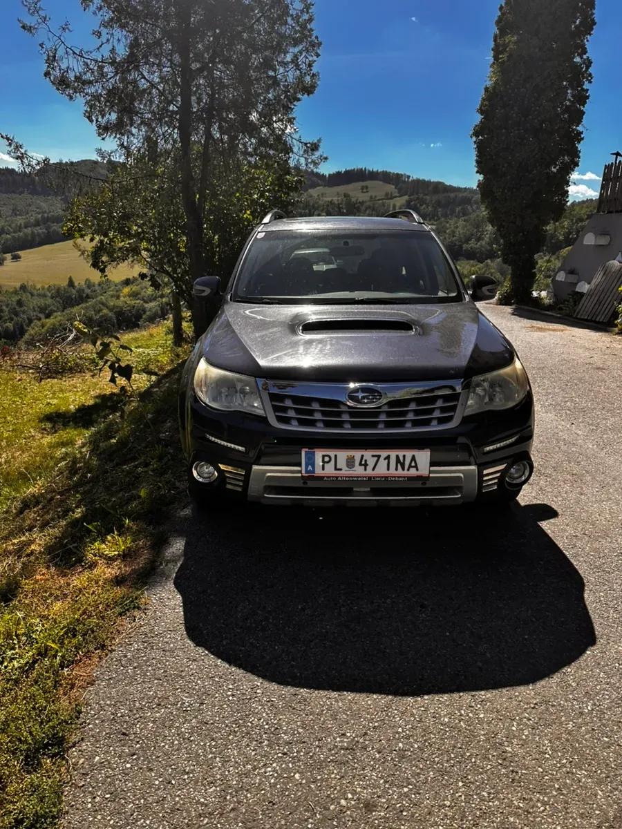 Subaru Forester 2011 photo 2