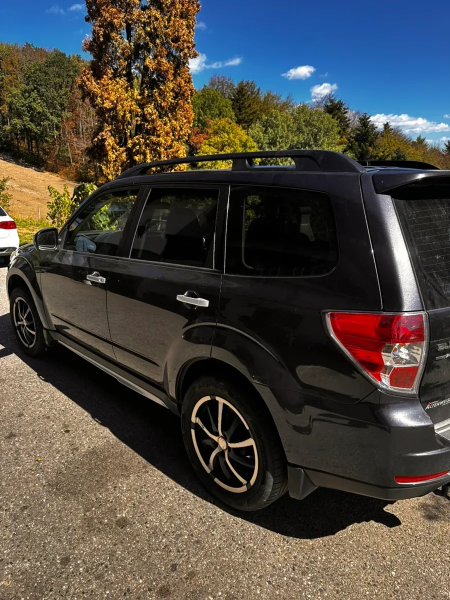 Subaru Forester 2011 photo 3