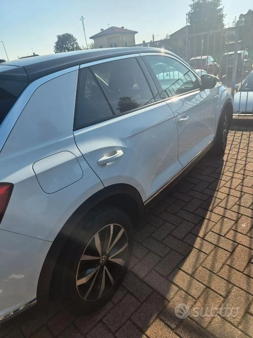 Volkswagen T-Roc 2019 photo 2