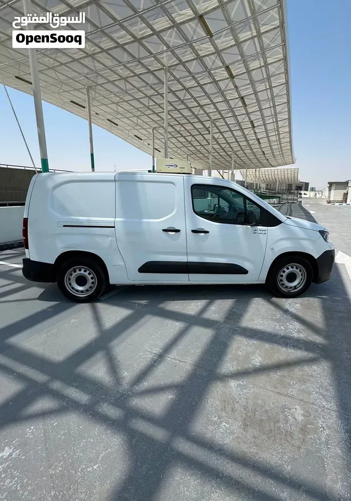 Peugeot Partner 2022 photo 2