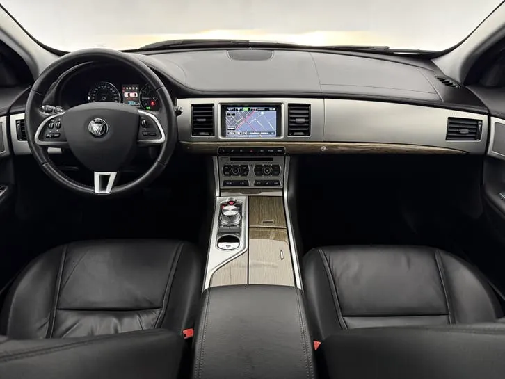 Jaguar Xf 2014 photo 2