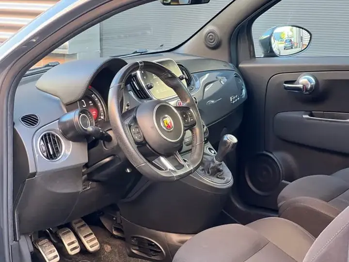 Abarth 595 2019 photo 2