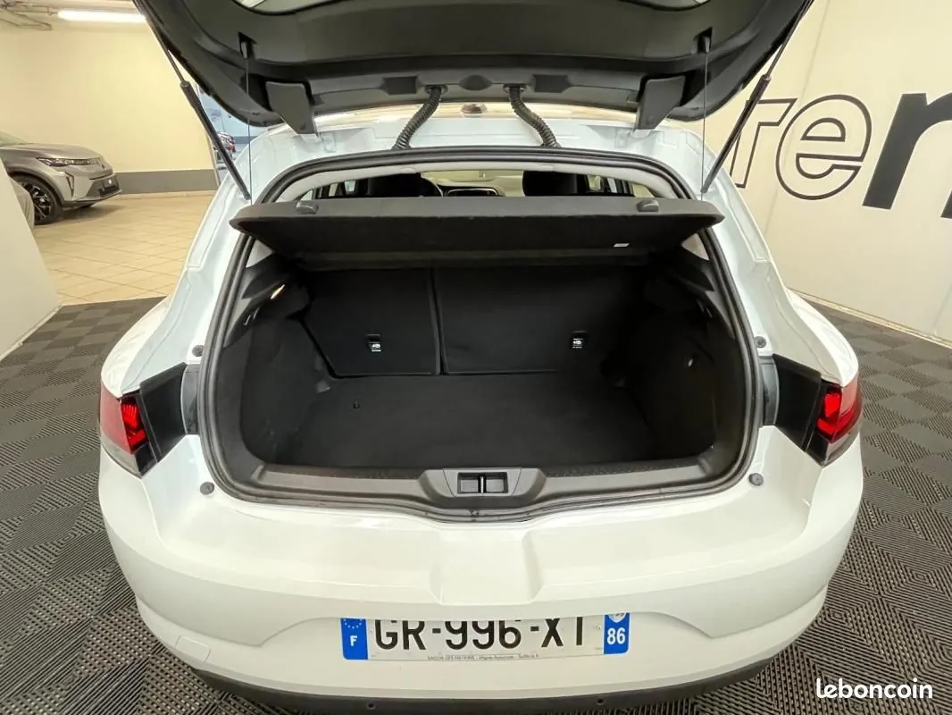 Renault Megane 2023 photo 4