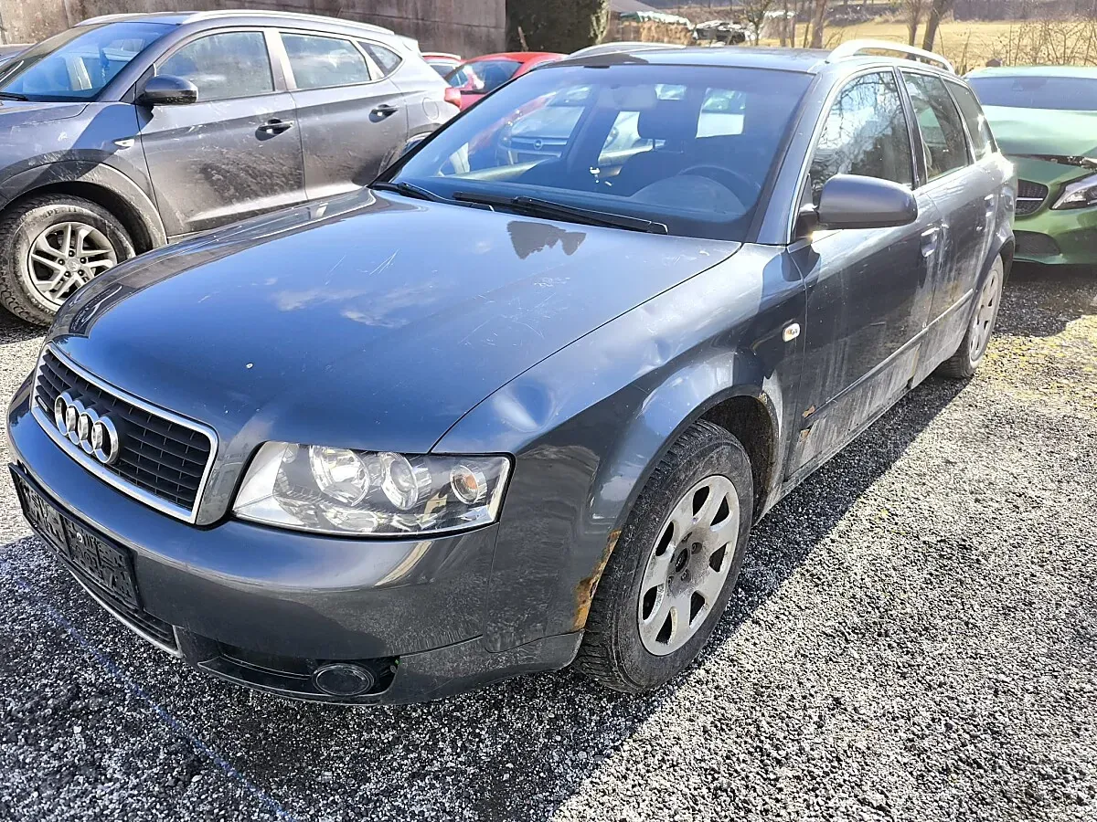 Audi A4 2004 photo 2