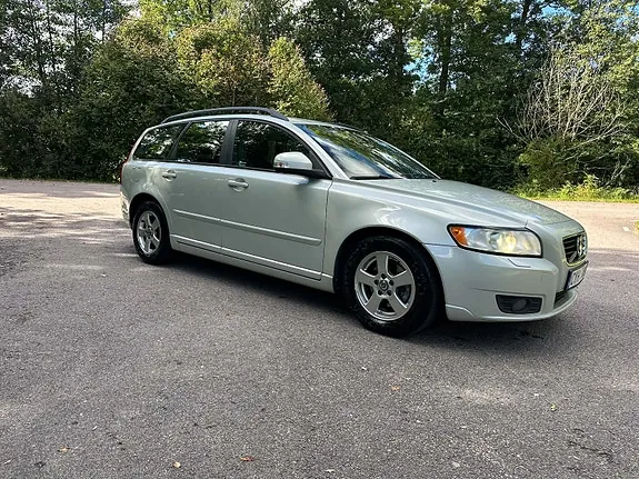Volvo V50 2011 photo 2