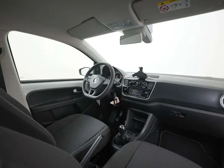 Volkswagen Up 2018 photo 2