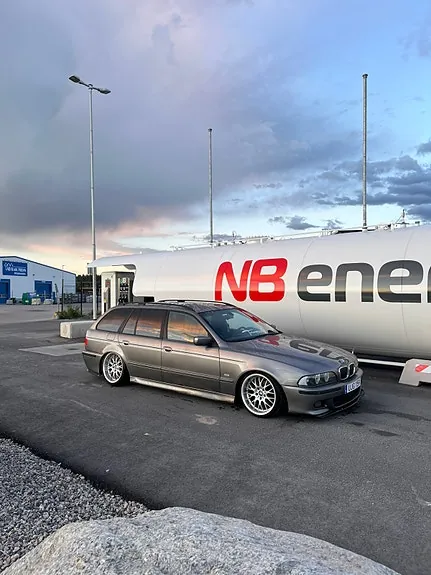 BMW 525I