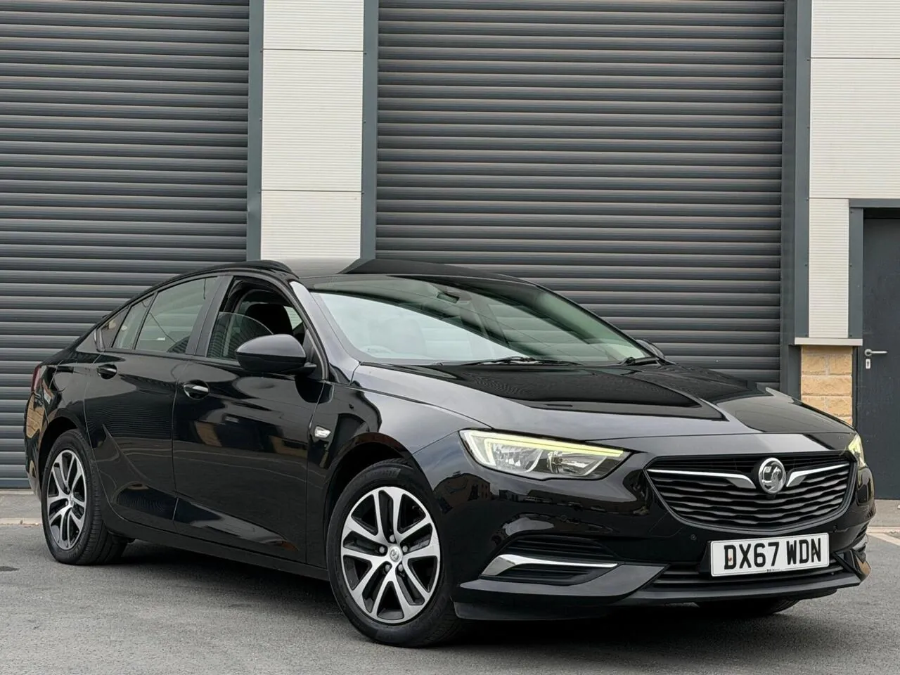Vauxhall Insignia 2017 photo 2