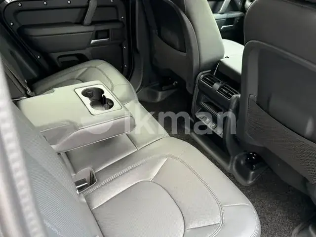 Land Rover Defender 2025 photo 2