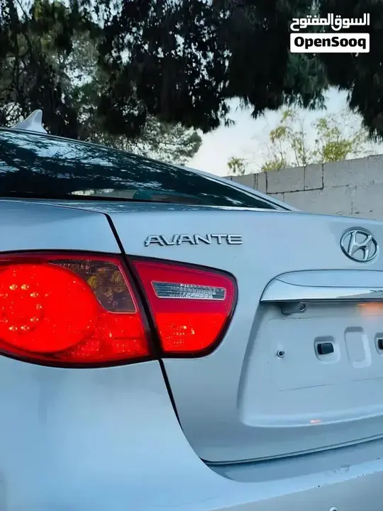 Hyundai Avante 2010 photo 2